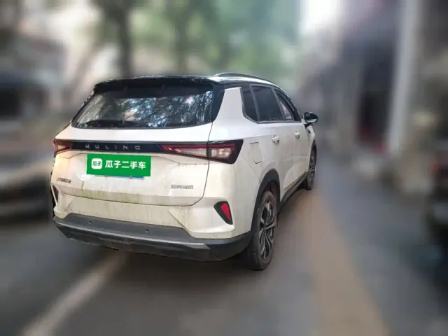 Wuling Asta — Фото автомобиля 4