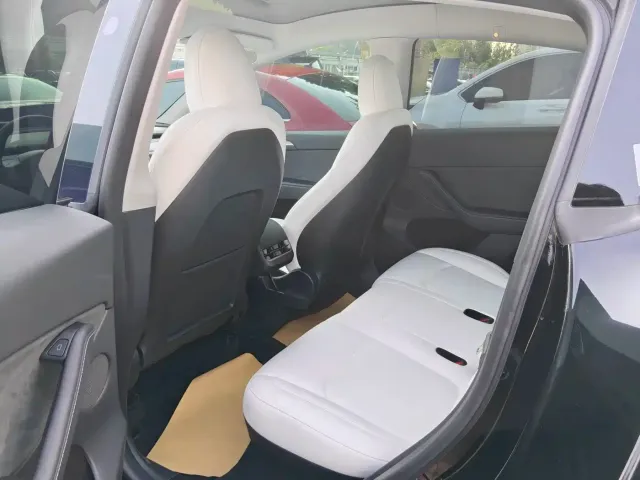 Tesla Model Y — Фото автомобиля 5