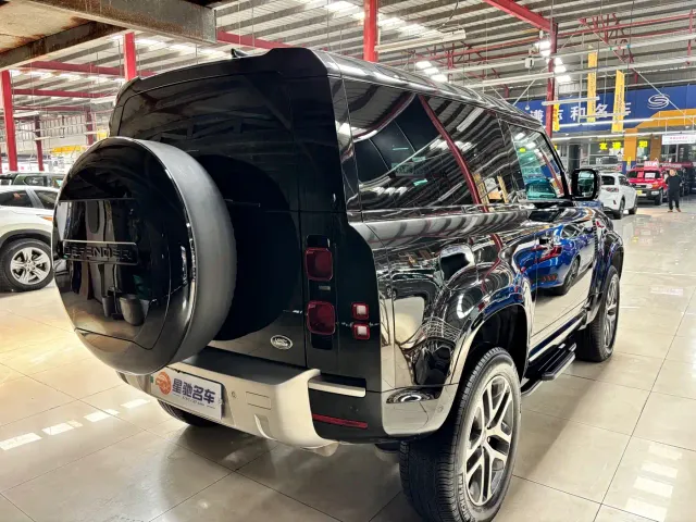 Land Rover Defender — Фото автомобиля 11