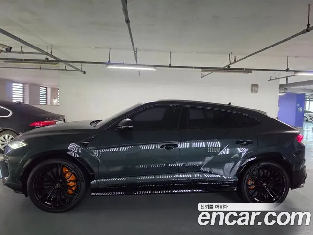 Lamborghini Urus — Фото автомобиля 20
