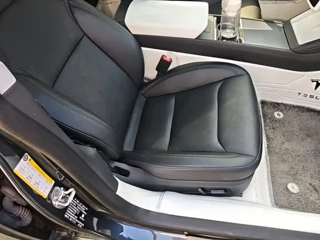 Tesla Model 3 — Фото автомобиля 24