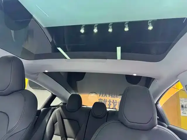 Tesla Model 3 — Фото автомобиля 10