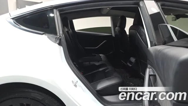 Tesla Model 3 — Фото автомобиля 17