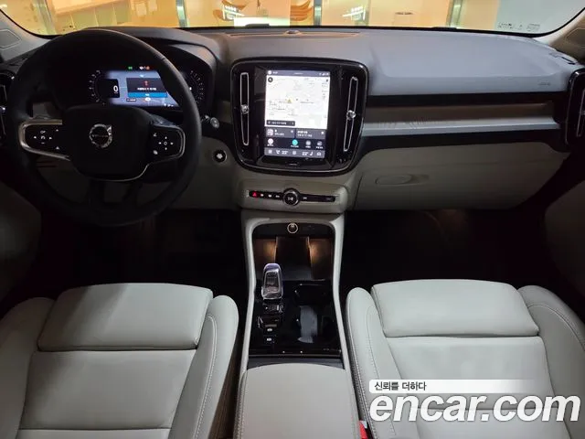 Volvo XC40 — Фото автомобиля 7
