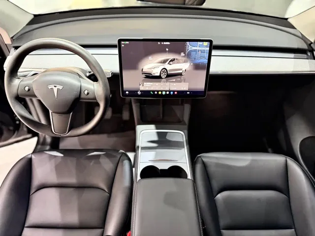 Tesla Model Y — Фото автомобиля 9