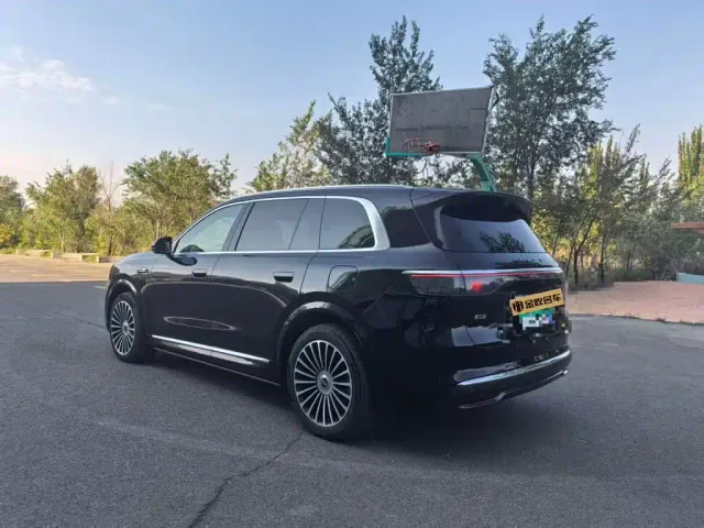 AITO Wenjie AITO M8 2025 Extended Range Ultra 53.4kWh 6-Seater — Фото автомобиля 6