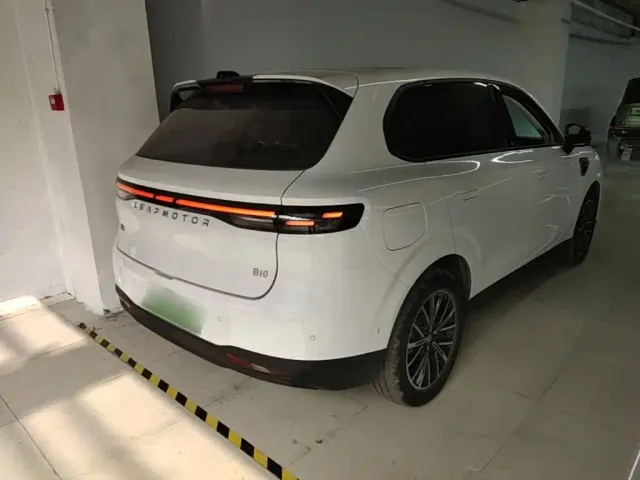 Leapmotor B10 — Фото автомобиля 6