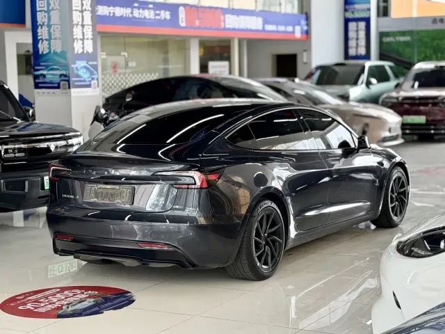 Tesla Model 3 — Фото автомобиля 7