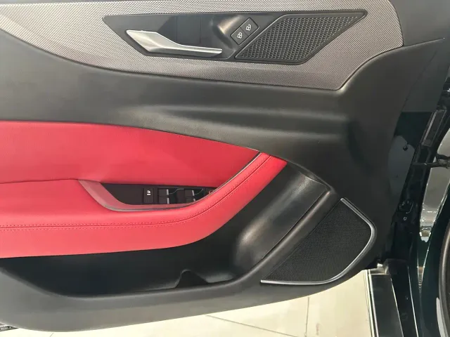 Jaguar XEL — Фото автомобиля 4