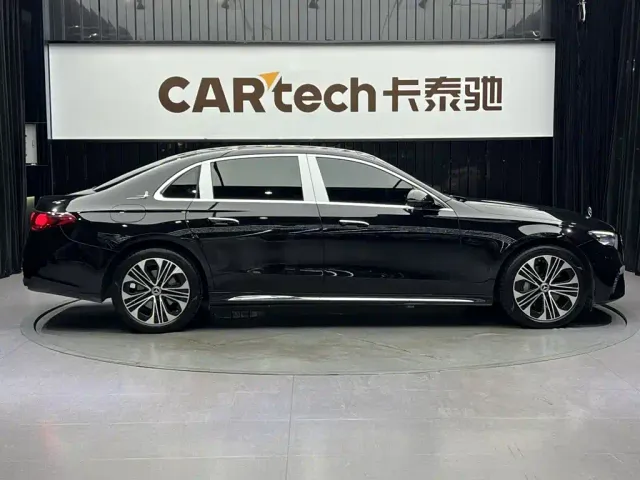 Mercedes-Benz E-Class — Фото автомобиля 4