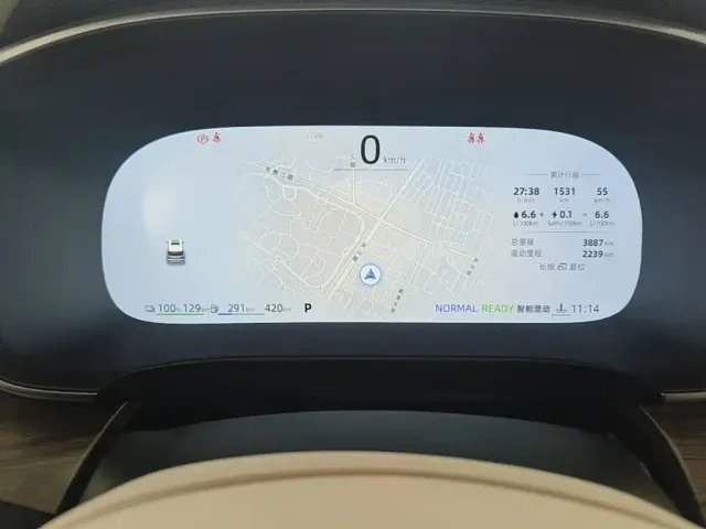 Roewe Roewe iMAX8 EV 2025 1.5T DMH Land Luxury Edition — Фото автомобиля 4