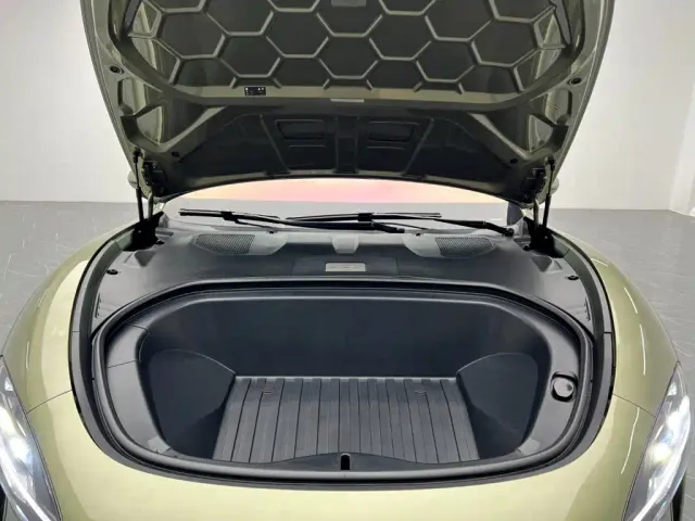 Xiaomi SU7 — Фото автомобиля 11