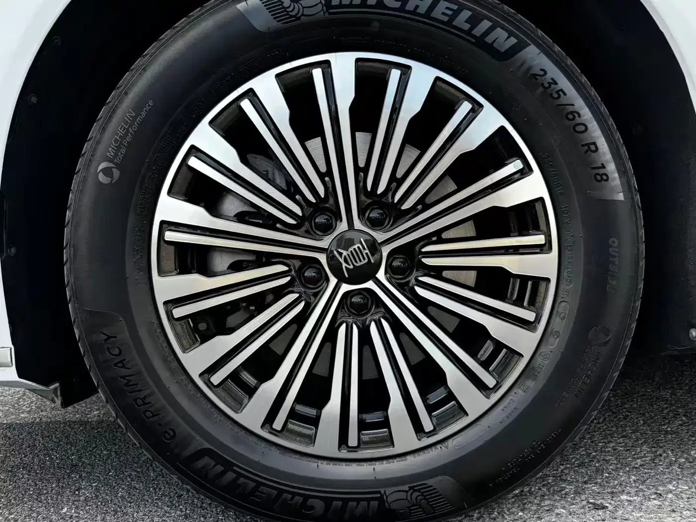 BYD Xia 2025 DM-i 1.5T 180km Excellence — Фото автомобиля 18