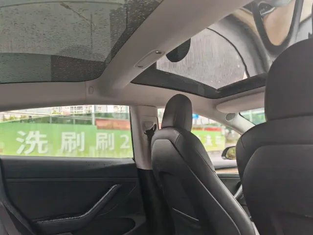 Tesla Model 3 — Фото автомобиля 21