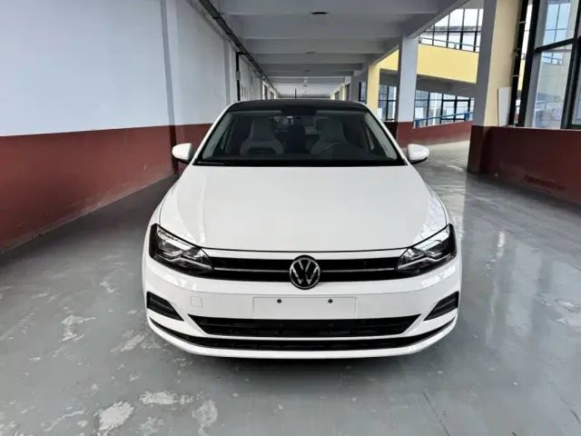 Volkswagen Polo — Фото автомобиля 2