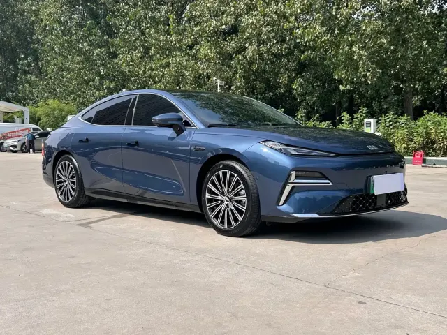 Geely Galaxy Galaxy Xingyao 8 2025 Model 130km EM-i Flagship Edition — Фото автомобиля 3