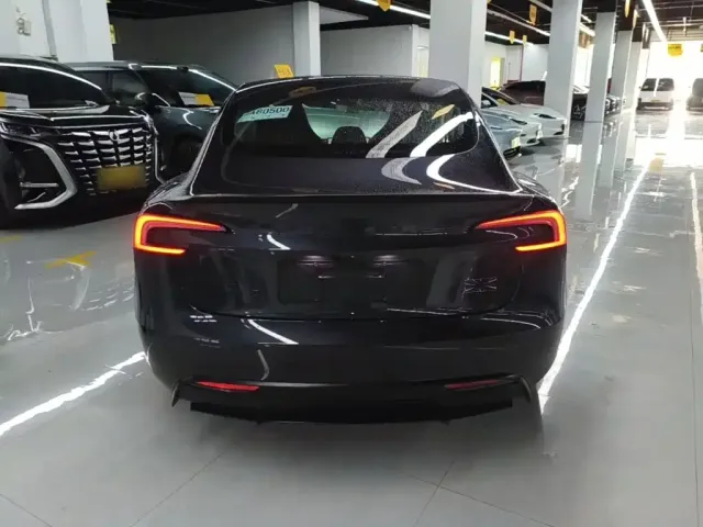 Tesla Model 3 — Фото автомобиля 3