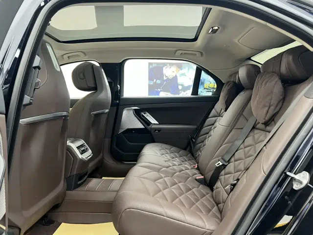 BMW 7 Series — Фото автомобиля 14