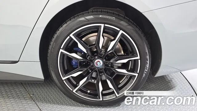 BMW i4 — Фото автомобиля 20