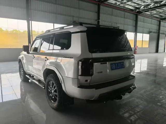 Toyota Prado — Фото автомобиля 7