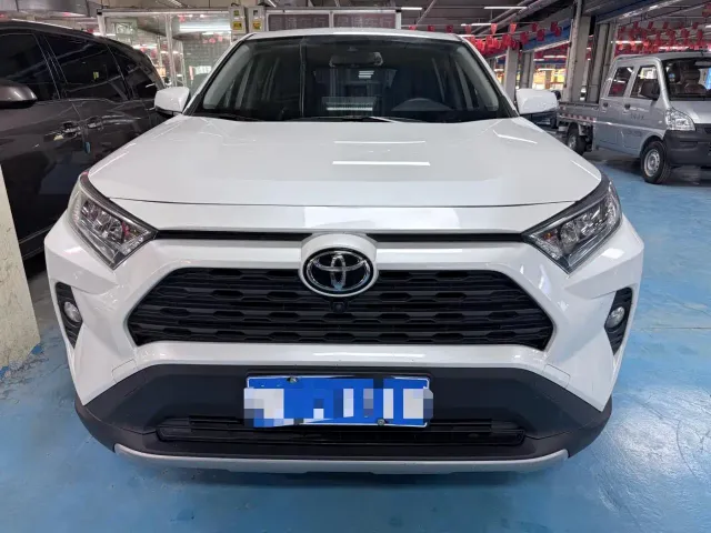 Toyota RAV4 — Фото автомобиля 2