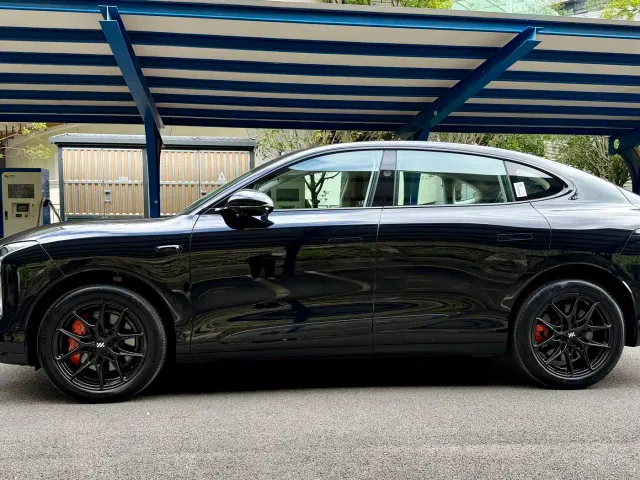 IM Motors LS6 — Фото автомобиля 11