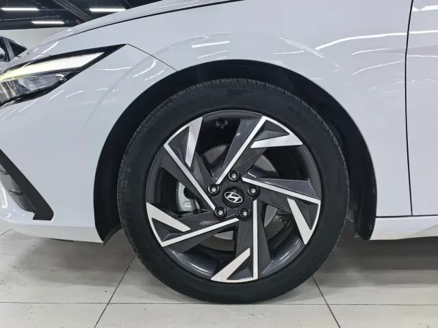 Hyundai Elantra — Фото автомобиля 6