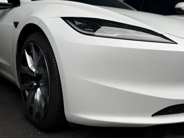 Tesla Model 3 — Фото автомобиля 10