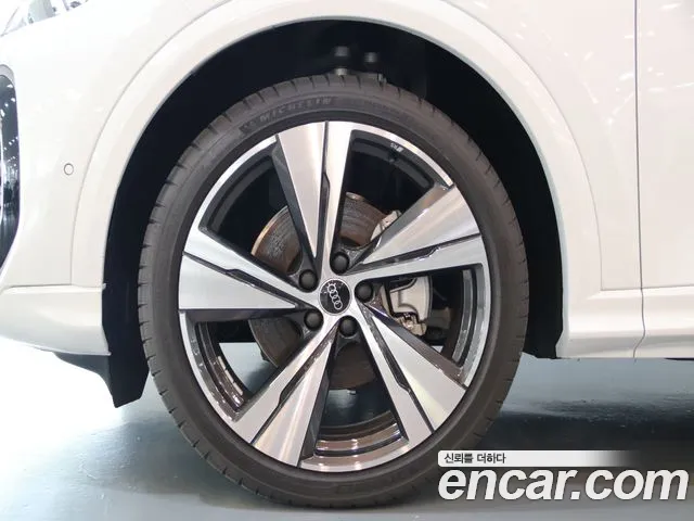 Audi Q5 45 TFSI quattro S Line — Фото автомобиля 5