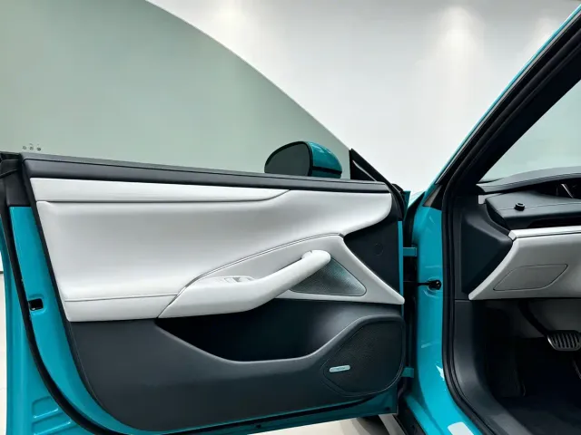 Xiaomi SU7 — Фото автомобиля 19