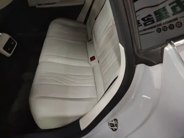 Geely Galaxy E8 — Фото автомобиля 16