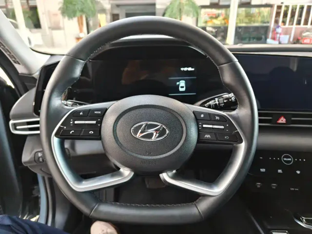 Hyundai Elantra — Фото автомобиля 6