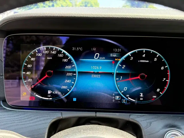 Mercedes-Benz E-Class — Фото автомобиля 4