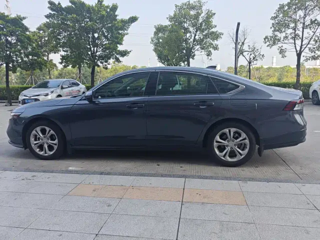 Honda Accord — Фото автомобиля 3