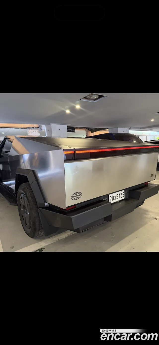 Tesla Cybertruck — Фото автомобиля 5