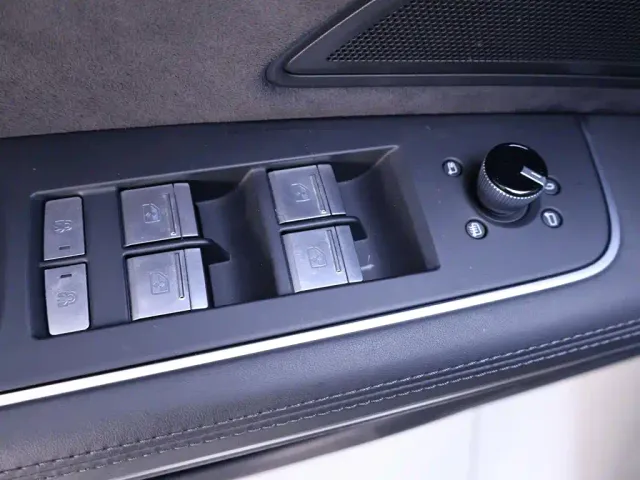 Audi A8 — Фото автомобиля 17