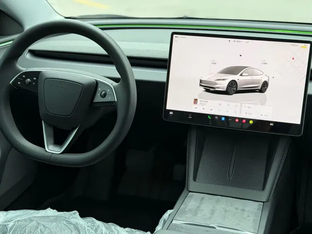 Tesla Model 3 — Фото автомобиля 15