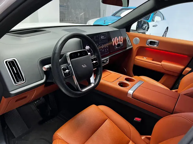 Li Auto L7 — Фото автомобиля 4