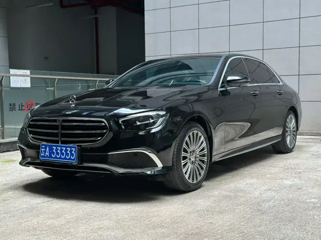 Фотография автомобиля — Mercedes-Benz E-Class