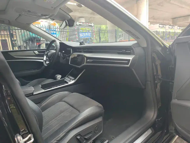 Audi A7L — Фото автомобиля 12