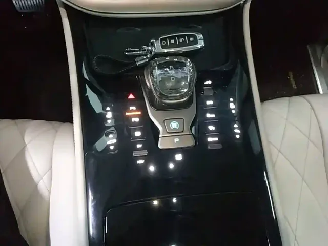 Denza Denza D9 2022 DM-i 970 AWD Flagship — Фото автомобиля 13