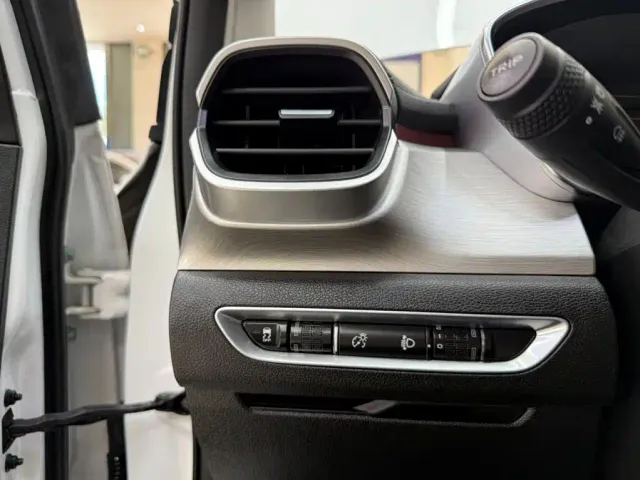 Geely Binyue — Фото автомобиля 9