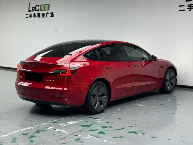 Tesla Model 3 — Фото автомобиля 4