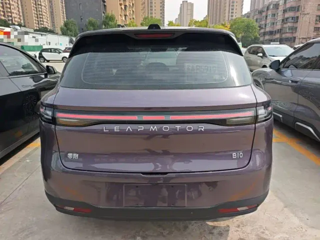 Leapmotor B10 — Фото автомобиля 5