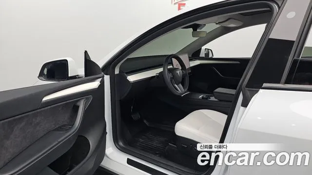 Tesla Model Y — Фото автомобиля 9