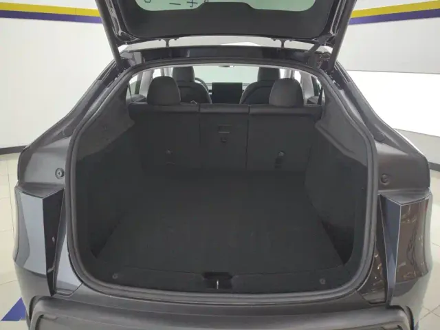 Tesla Model Y — Фото автомобиля 4