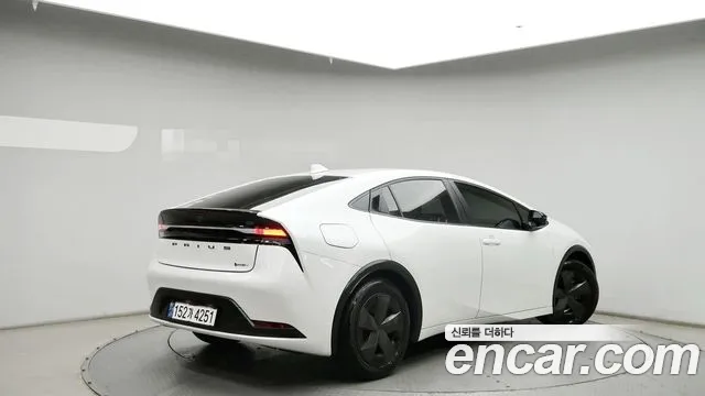 Toyota Prius — Фото автомобиля 4