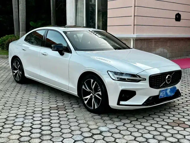 Volvo S60 — Фото автомобиля 3