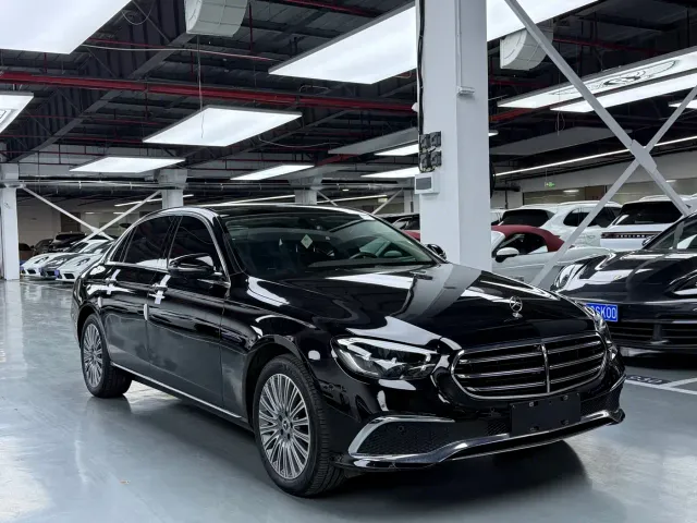 Mercedes-Benz E-Class — Фото автомобиля 3