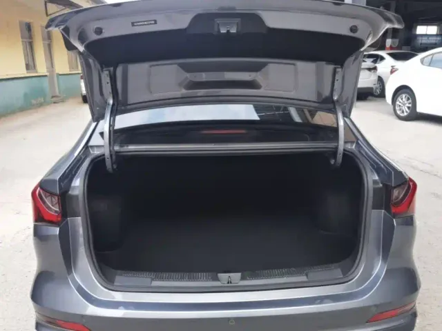 Roewe i5 — Фото автомобиля 18